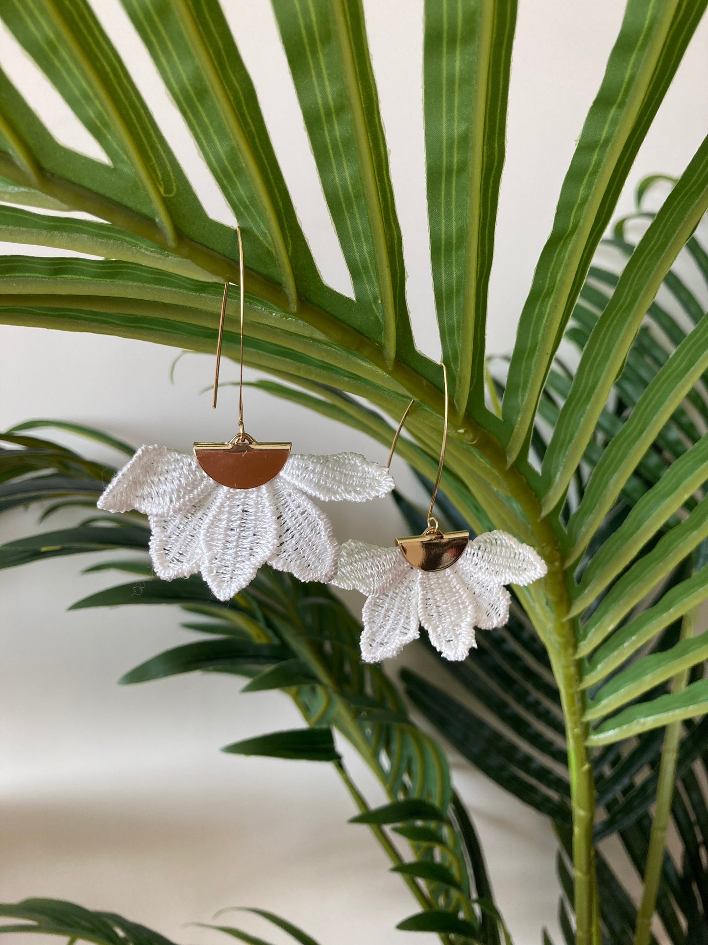 Eleanor•Statement Simplicity Design White Floral Dangling Earrings