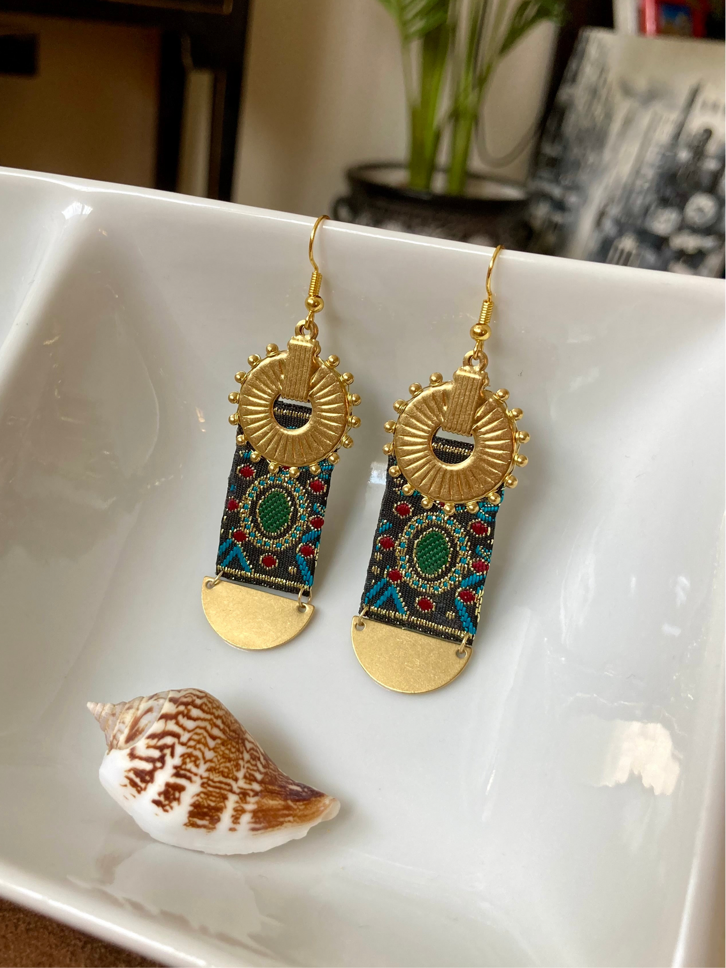 Sun.Sky.Moon • Aztec-Statement Contemporary Design Golden Earrings