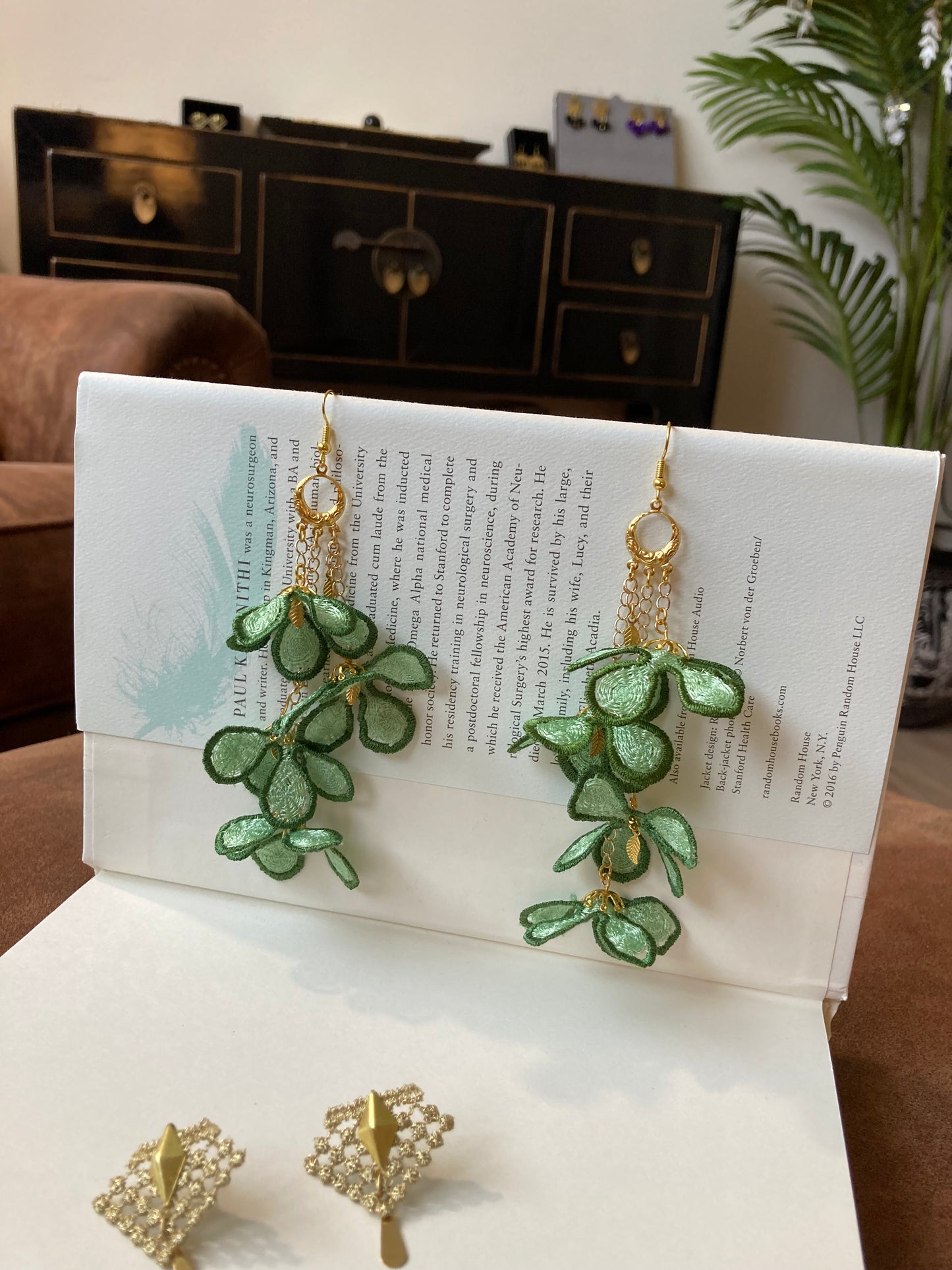 Summer• Unique Design Statement Green Flower Dangling Earrings