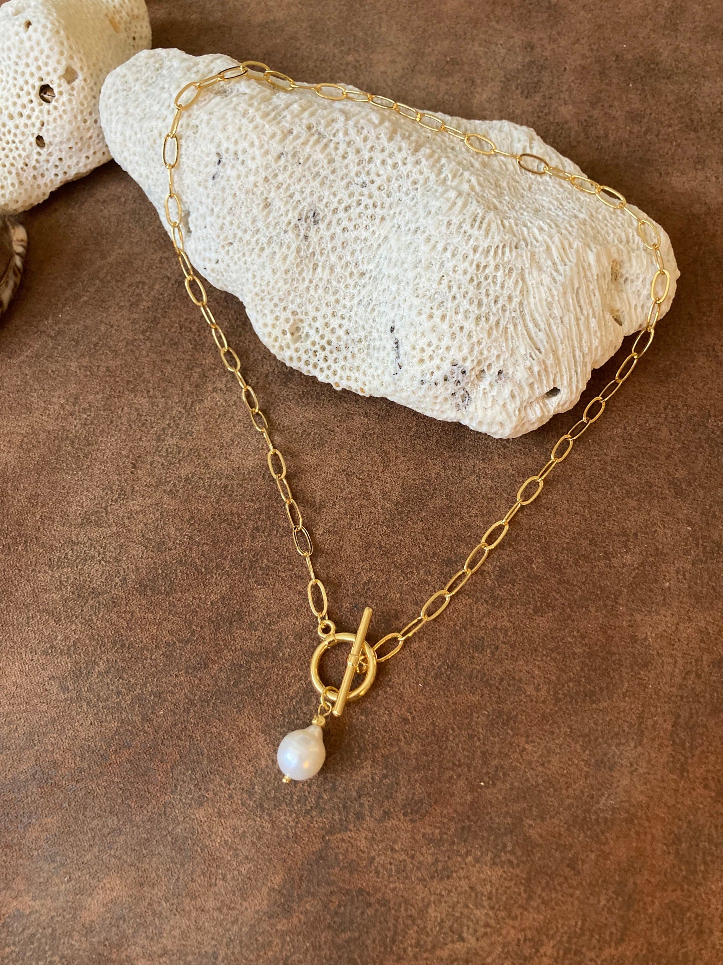 Modern Gold Necklace with Natural Freshwater Pearl