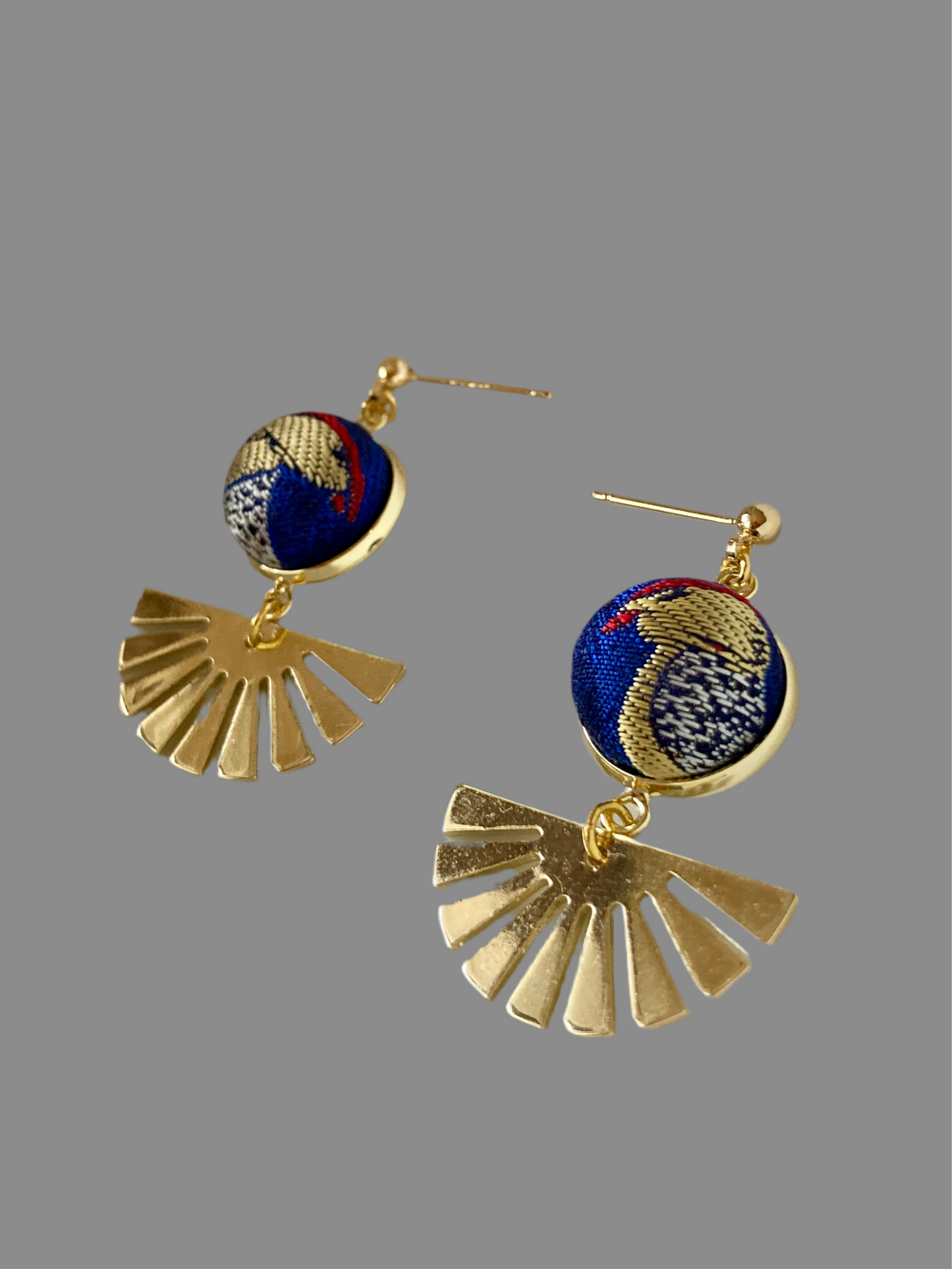 Jocelyn•Golden Contemporary Design Song brocade Silk Birdies Studs