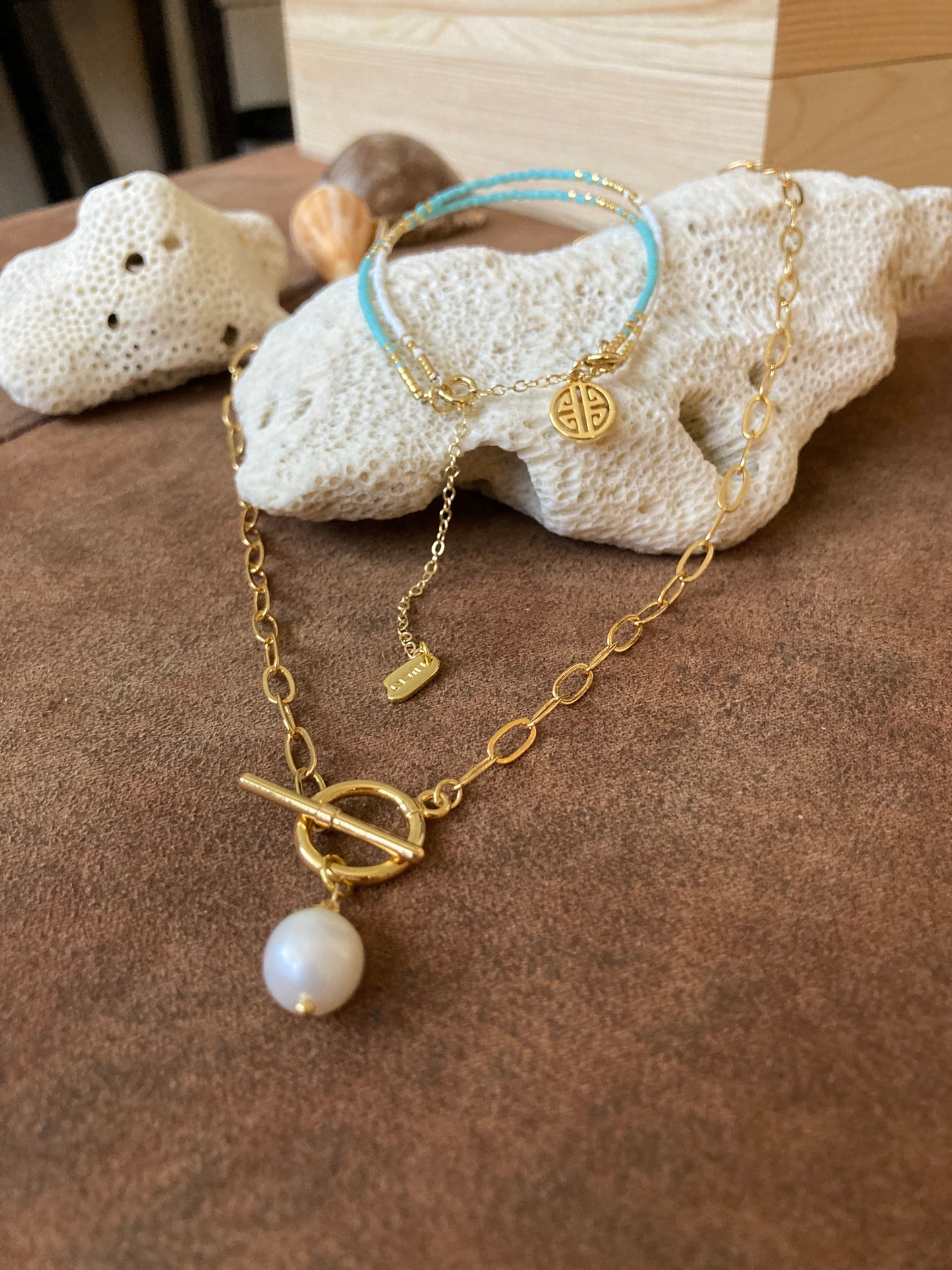 Modern Gold Necklace with Natural Freshwater Pearl