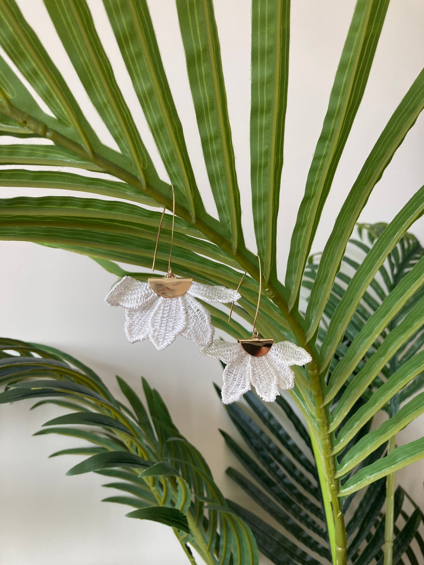 Eleanor•Statement Simplicity Design White Floral Dangling Earrings