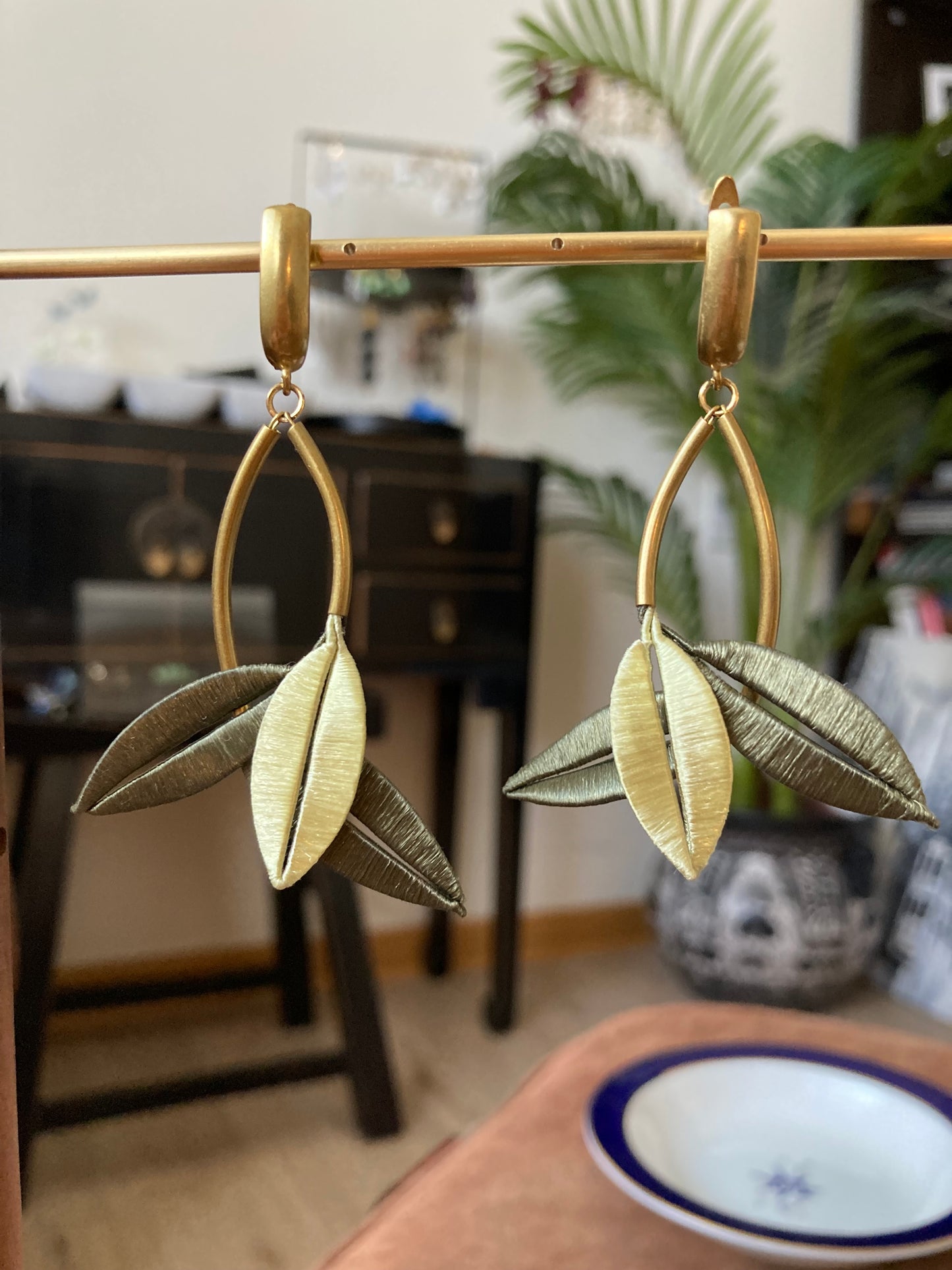 Modern Design Shiny Hand-wrapped Shiny Green Silky Thread Tree Leaf Earrings