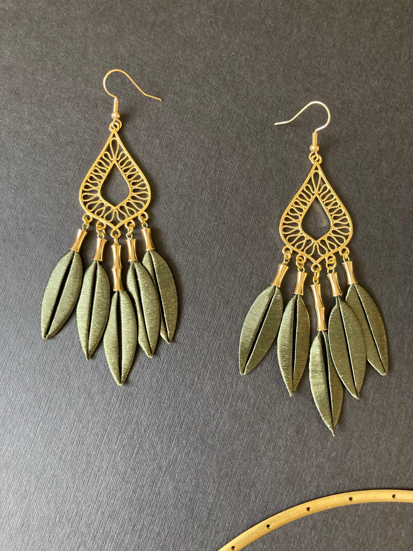 Gorgeous Shiny Hand-wrapped Shiny Seaweed Green Silky Thread Tree Leaf Earrings